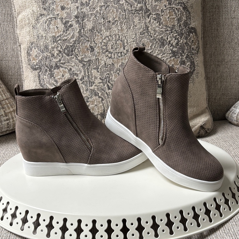 Nine West Taupe Wedge Sneakers